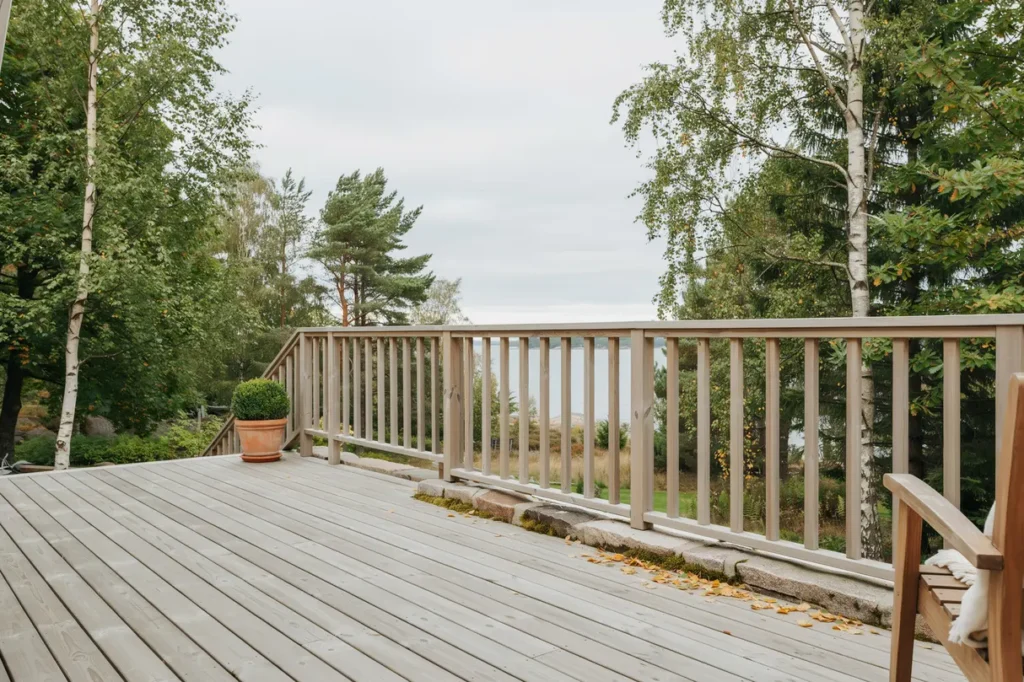 renovering av tr terrass och r cke vid villa i brantevik
